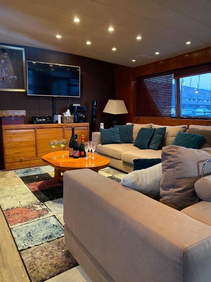 Amazing Boat To Sleep In Barcelona Hotel na wodzie
