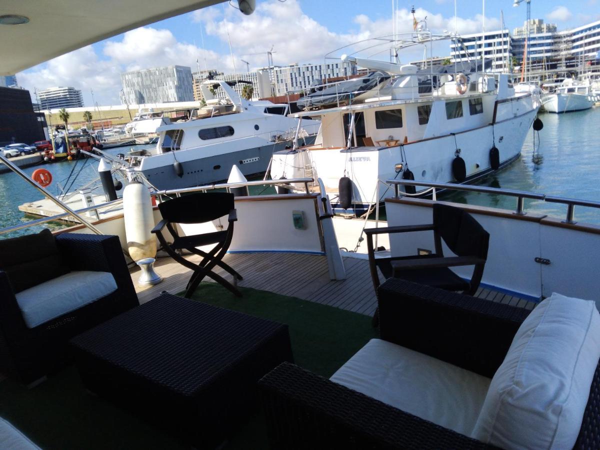 Hotel na wodzie Amazing Boat To Sleep In Barcelona *
