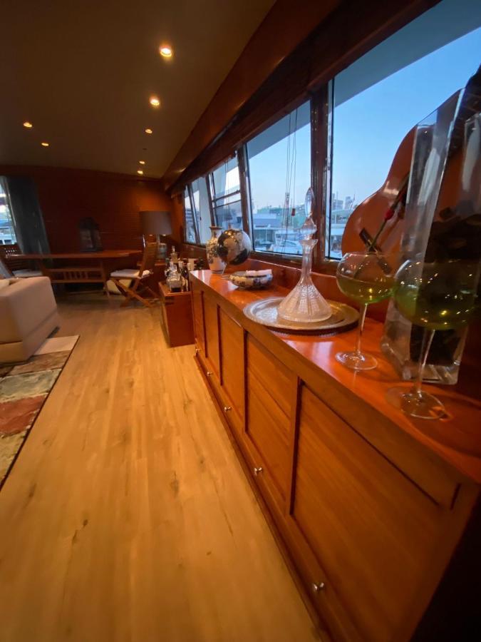 Hotel na wodzie Amazing Boat To Sleep In Barcelona