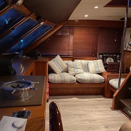 Hotel Amazing Boat To Sleep In Barcelona Sant Adria de Besos Exterior foto