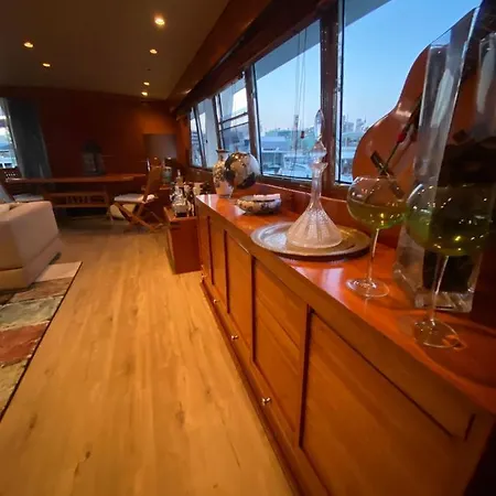Hotel Amazing Boat To Sleep In Barcelona Sant Adria de Besos Exterior foto