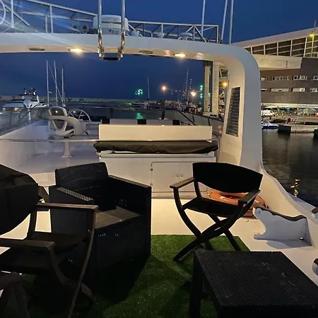 Hotel Amazing Boat To Sleep In Barcelona Sant Adria de Besos Exterior foto
