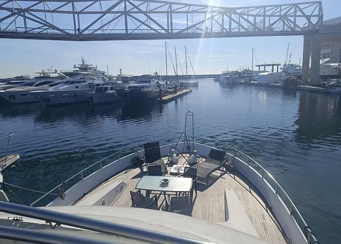 Amazing Boat To Sleep In Barcelona