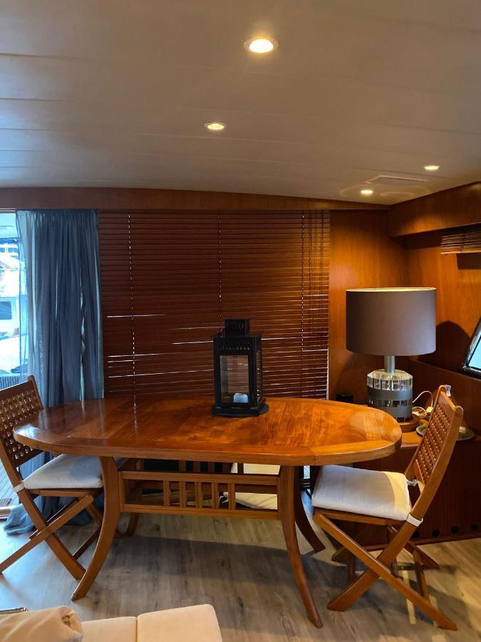 Botel Amazing Boat To Sleep In Barcelona Sant Adria de Besos