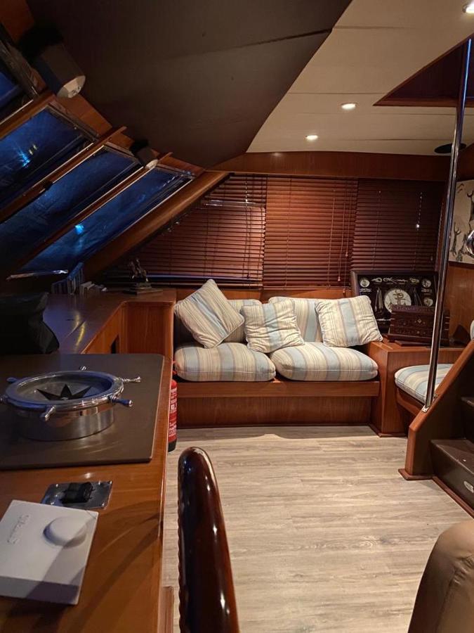 Botel Amazing Boat To Sleep In Barcelona