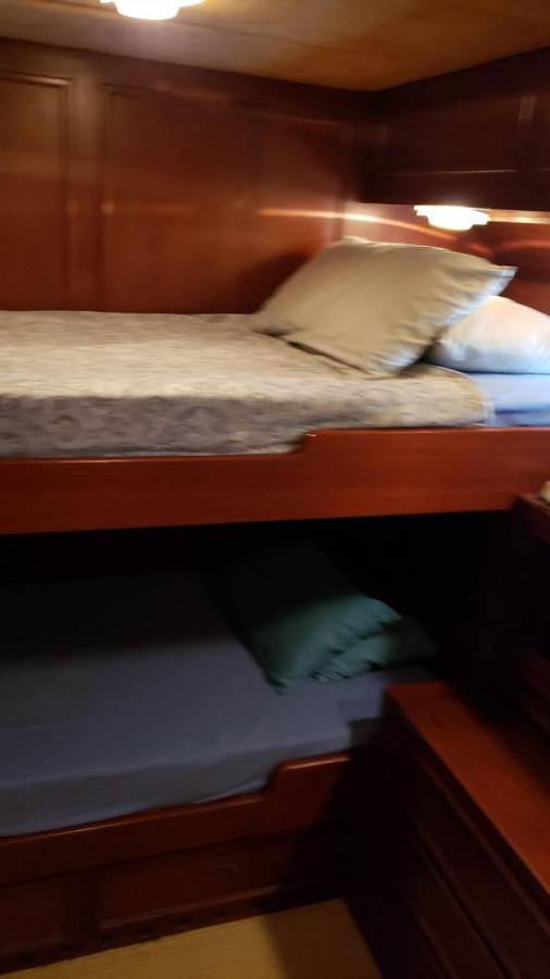 Botel Amazing Boat To Sleep In Barcelona *