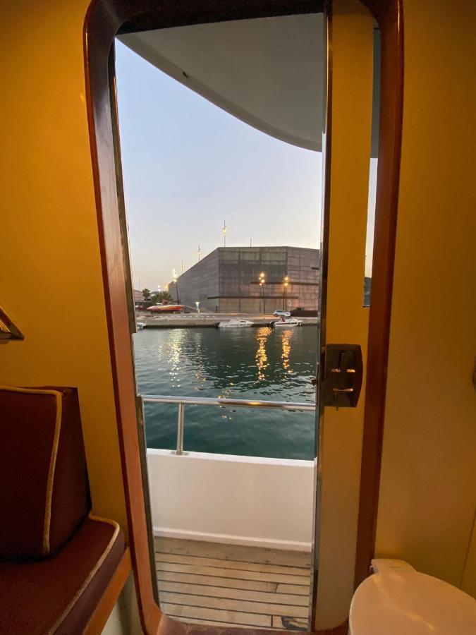 Amazing Boat To Sleep In Barcelona *