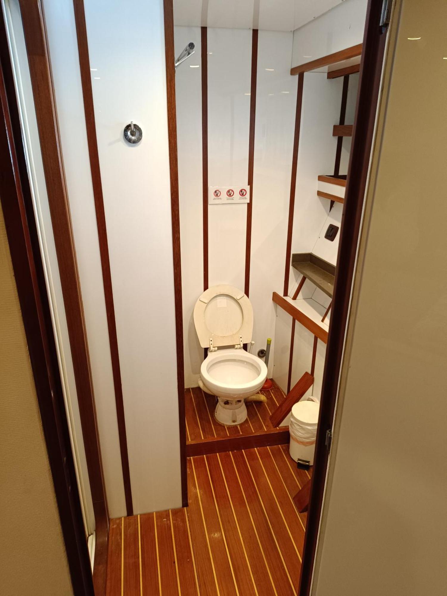 Amazing Boat To Sleep In Barcelona