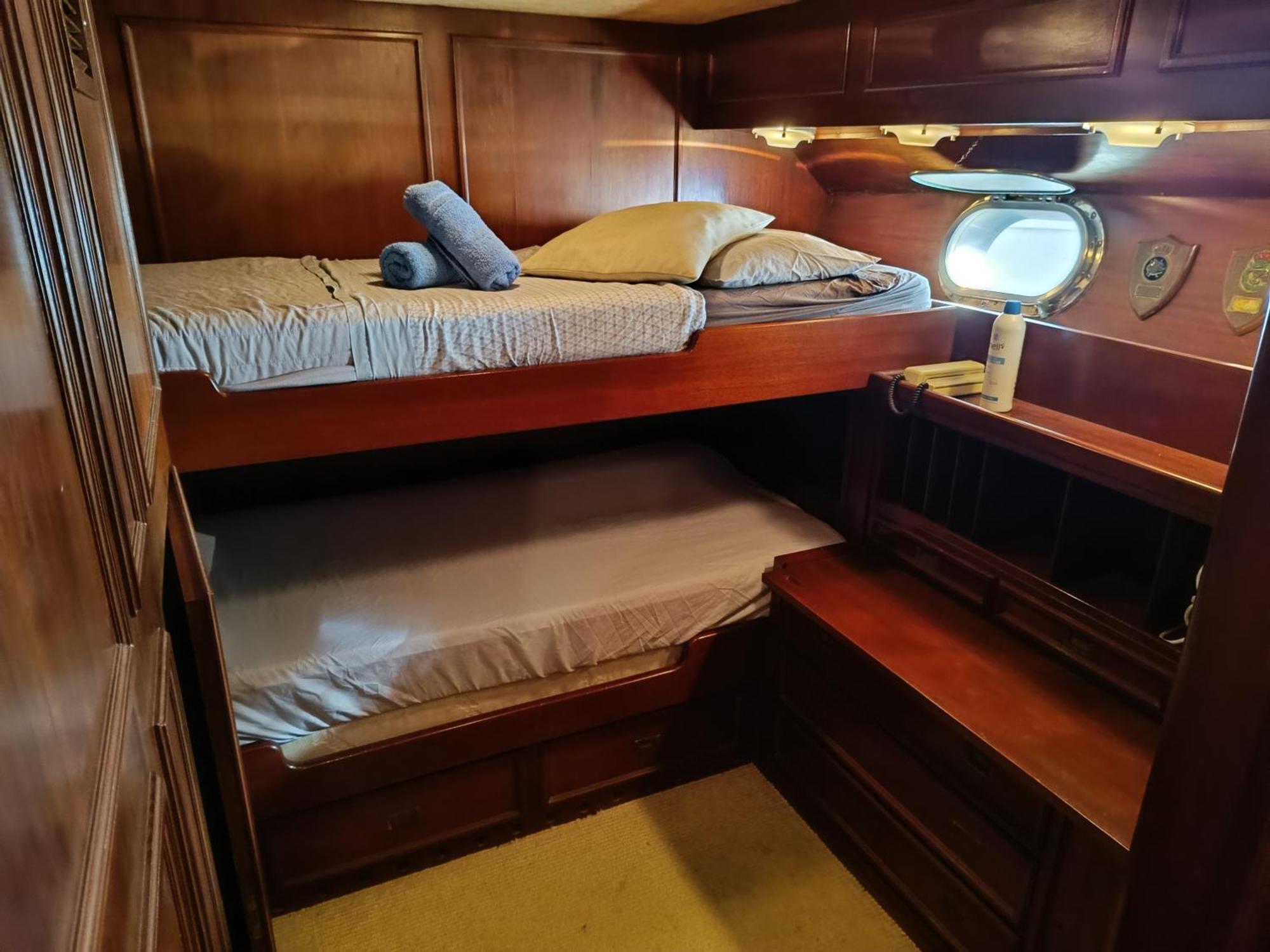 Botel Amazing Boat To Sleep In Barcelona