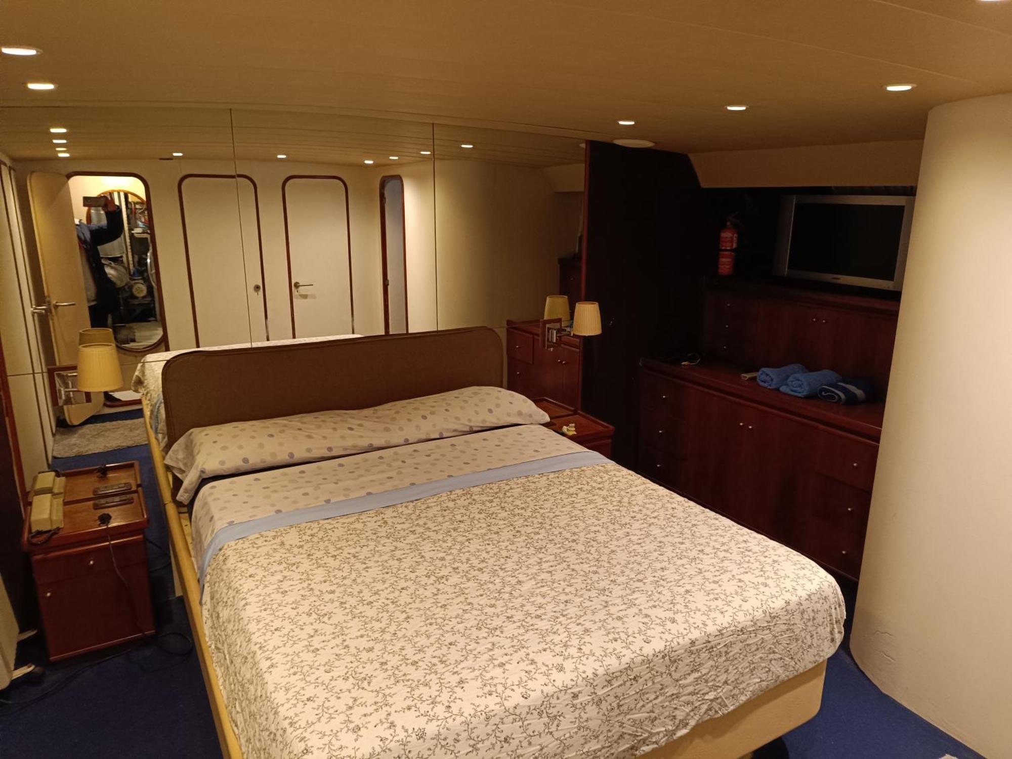Amazing Boat To Sleep In Barcelona