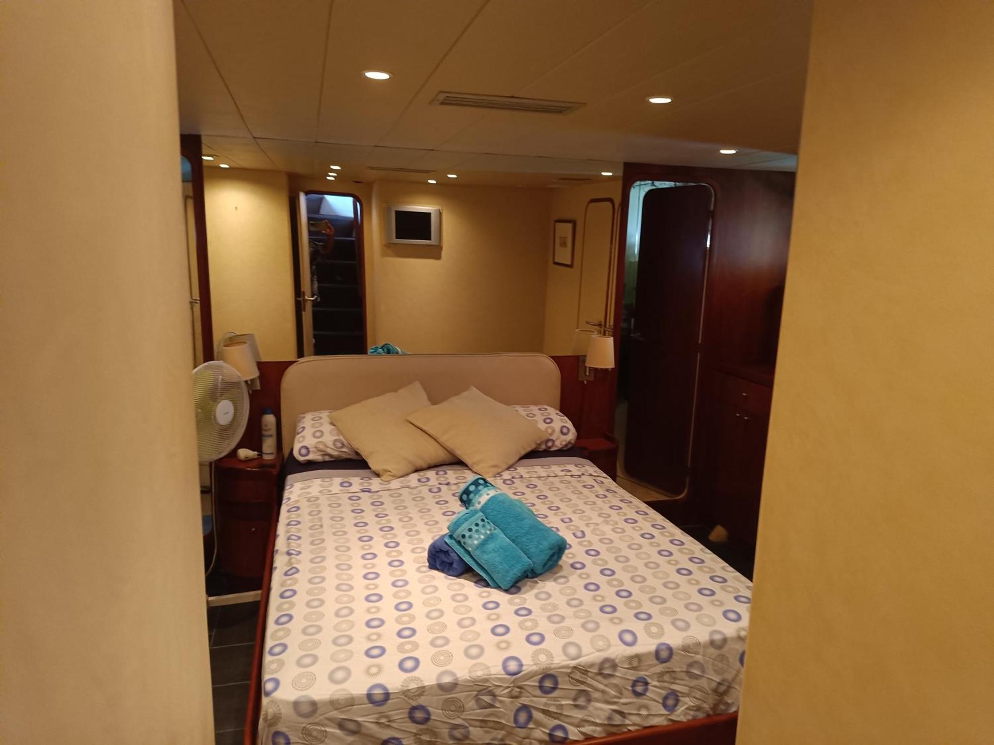 Amazing Boat To Sleep In Barcelona Botel Sant Adria de Besos