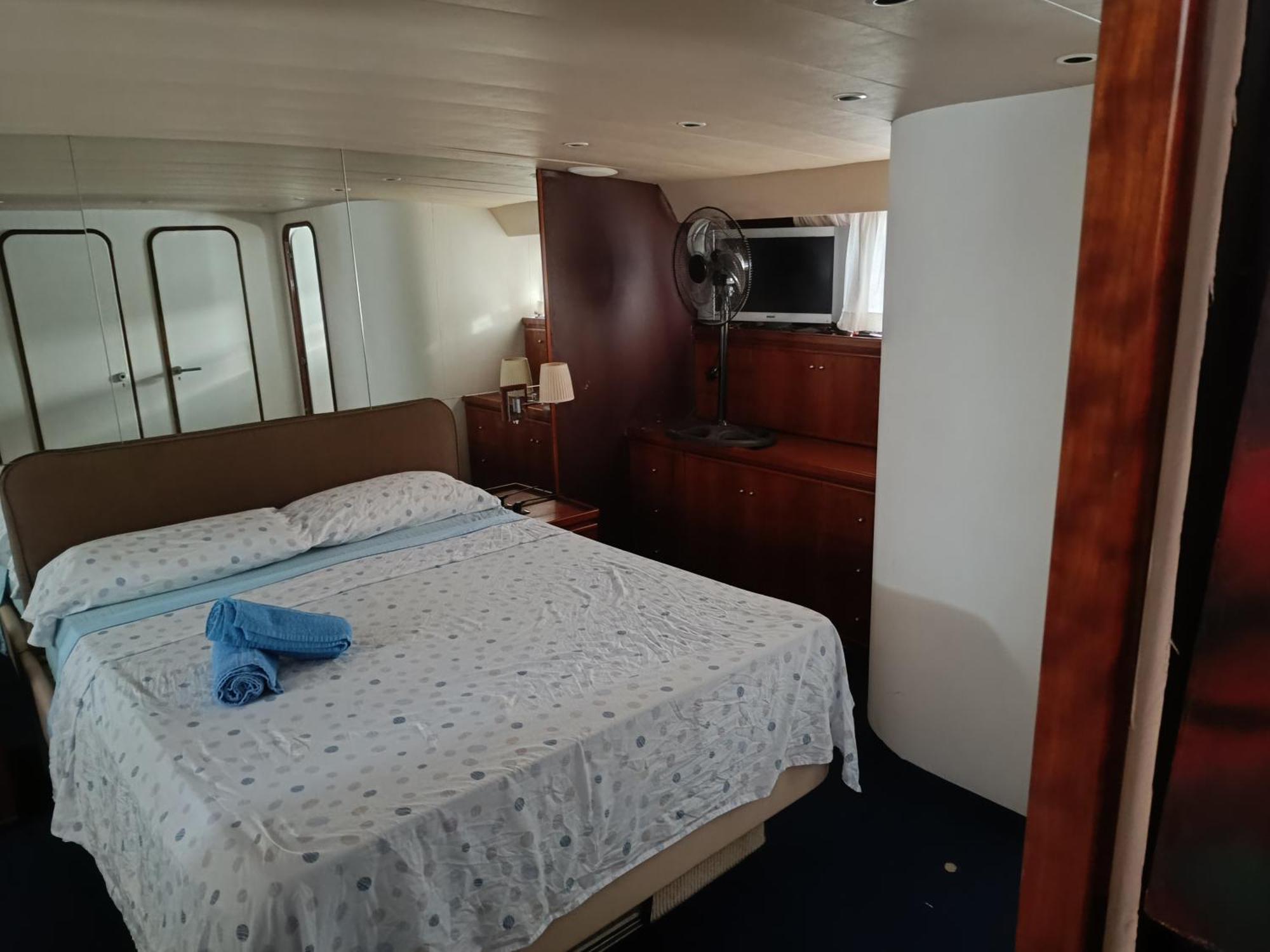Botel Amazing Boat To Sleep In Barcelona Sant Adria de Besos